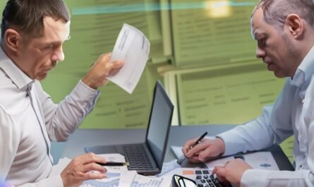 Treasurer vs. Bookkeeper: What Are the Differences?